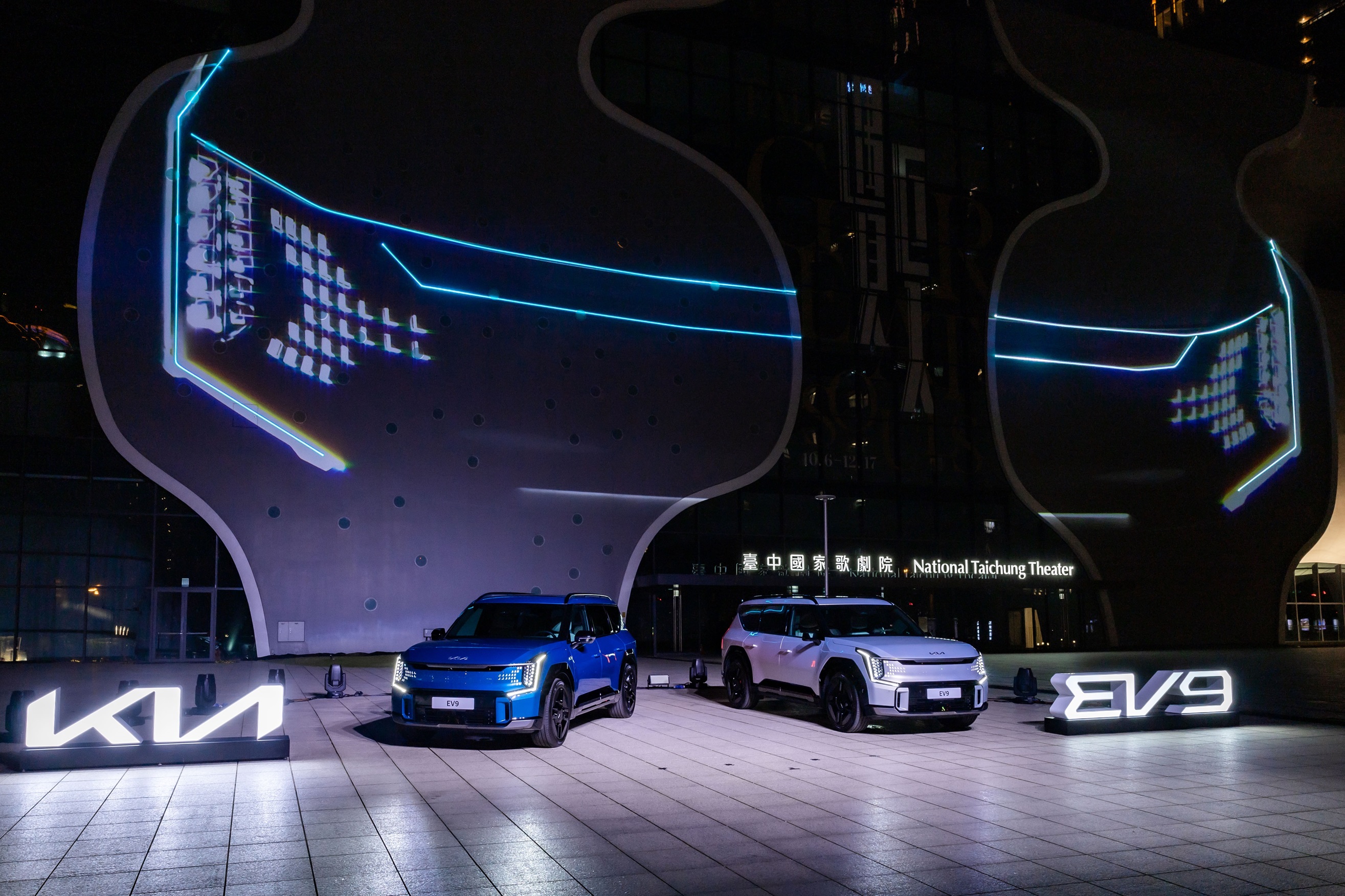 1.The Kia EV9純電智慧旗艦LSUV將於6月19日以「Edge Design前瞻格局、Freedom Premium尊榮隨心、Green Innovation綠能革新」三大DNA，於「國家戲劇院」正式上市。